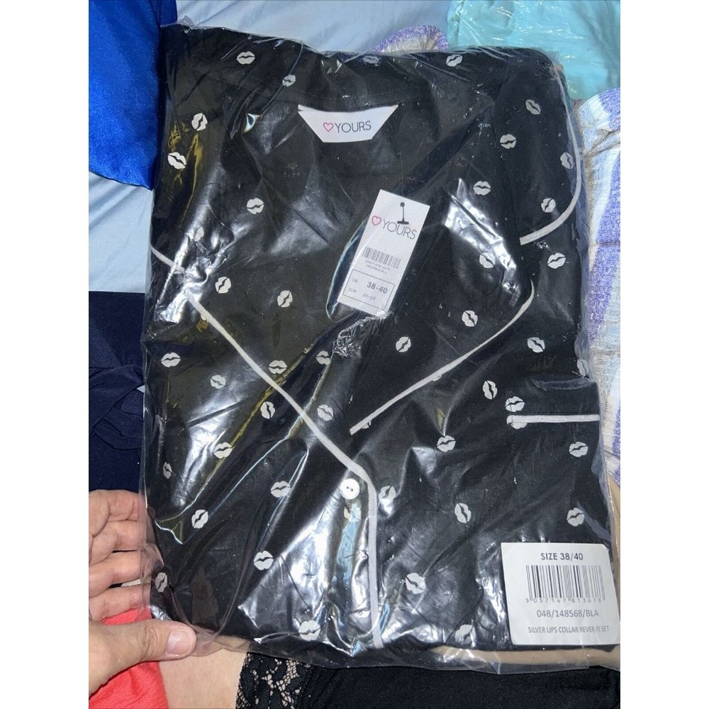 NWT YOUR BRAND BLACK W/silver Lips Knit Pjs 38/40